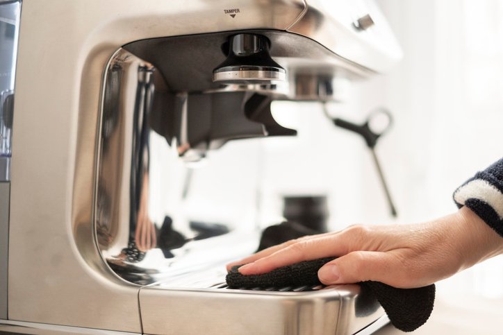 Moho en la cafetera: limpieza a fondo de una cafetera