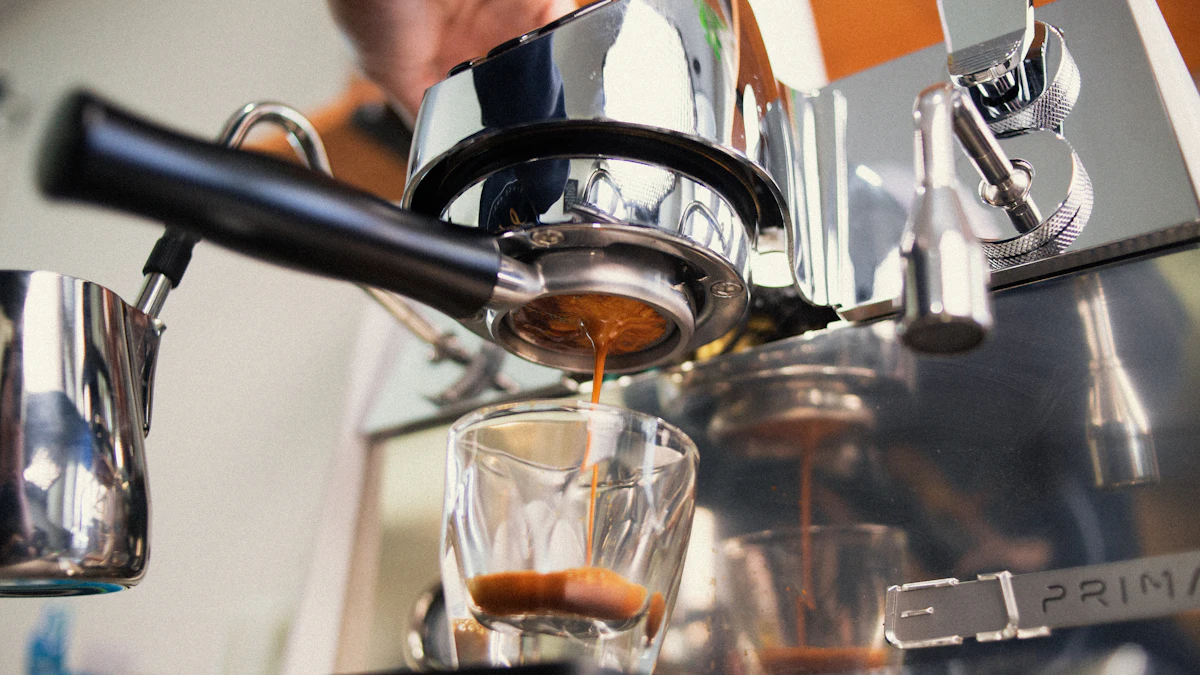 Cafeteras en Black Friday: cafetera espresso preparando café