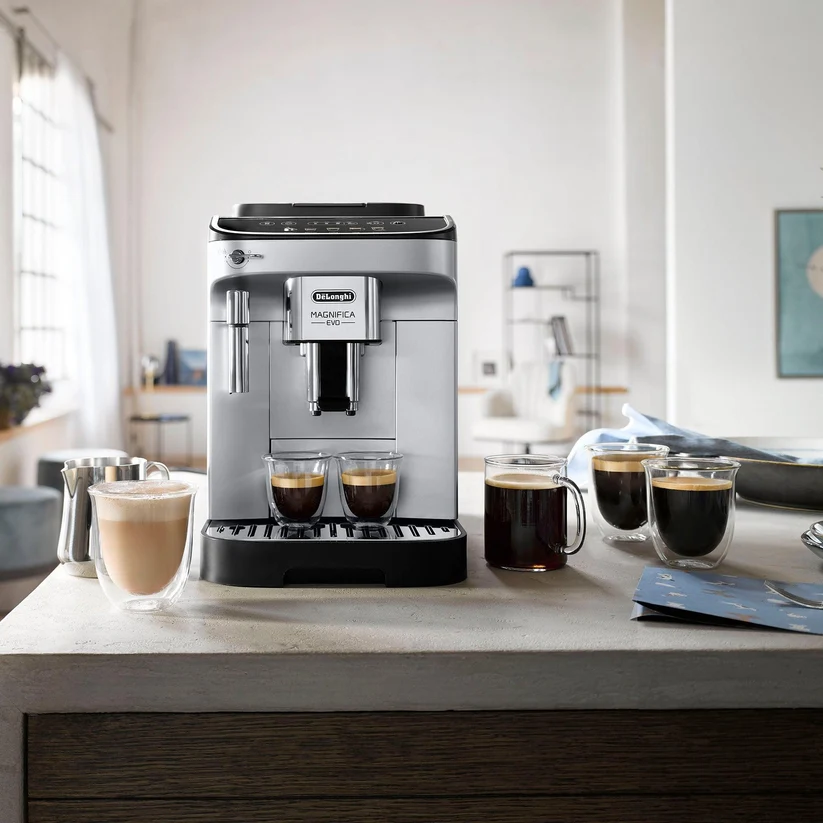 Cafeteras De'Longhi: superautomática Magnifica en una cocina